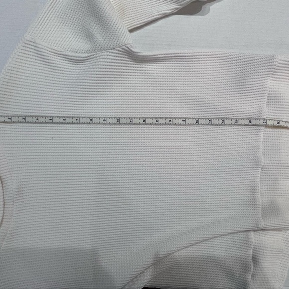 GAP Waffle Knit Turtleneck T-Shirt Size Medium Petite. Ivory color pre-worn - Picture 3 of 6